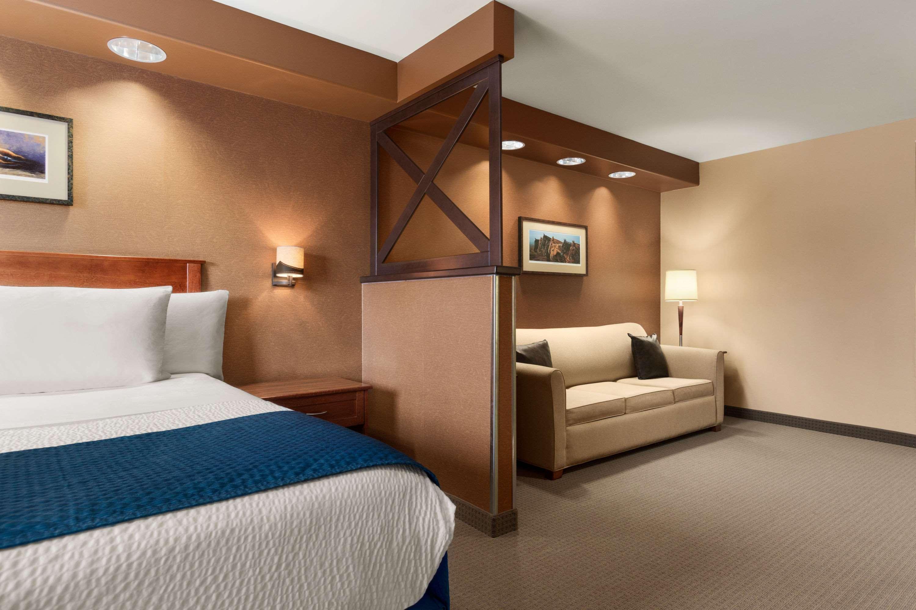 Days Inn & Suites By Wyndham Brandon Esterno foto