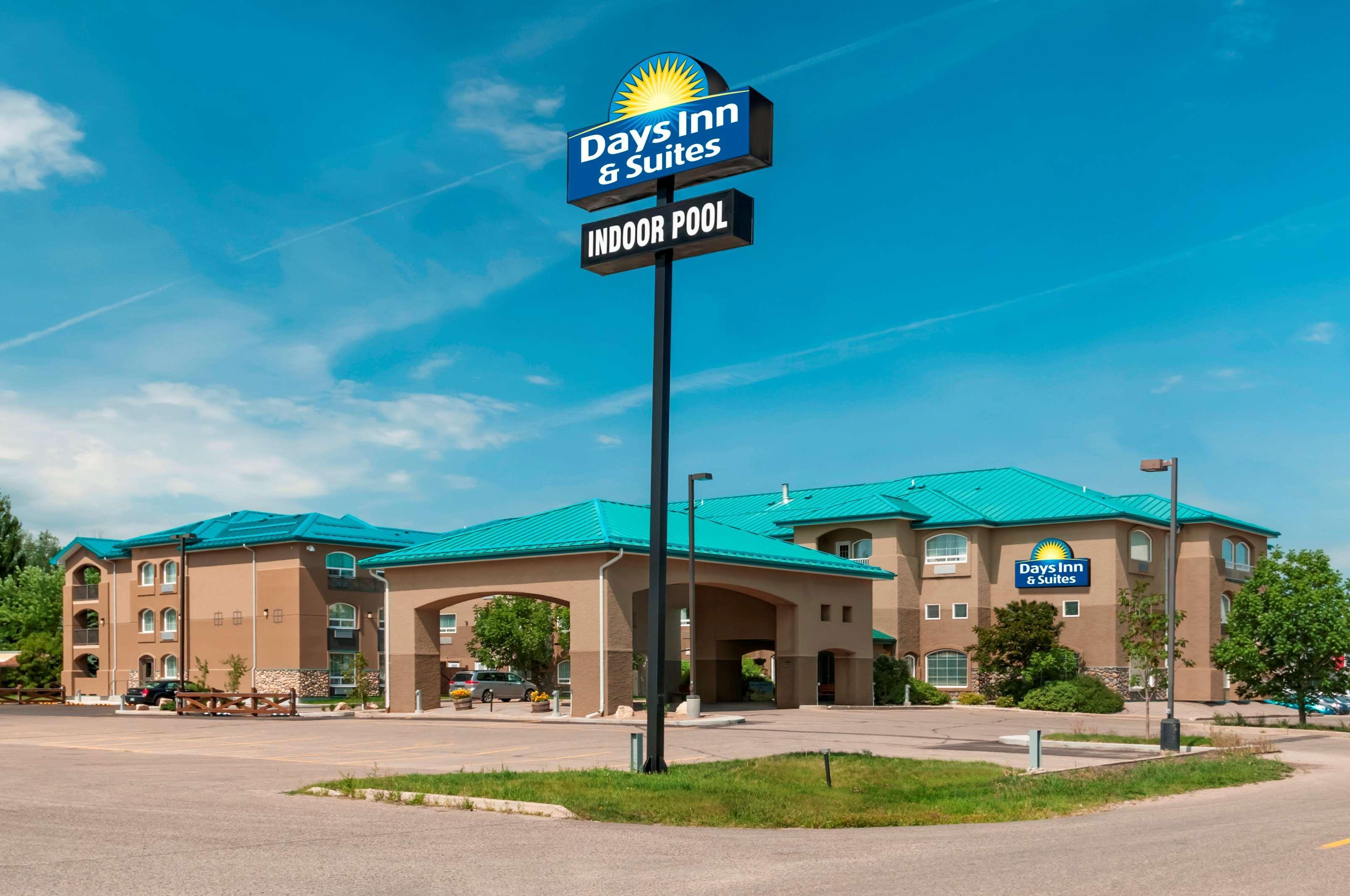 Days Inn & Suites By Wyndham Brandon Esterno foto