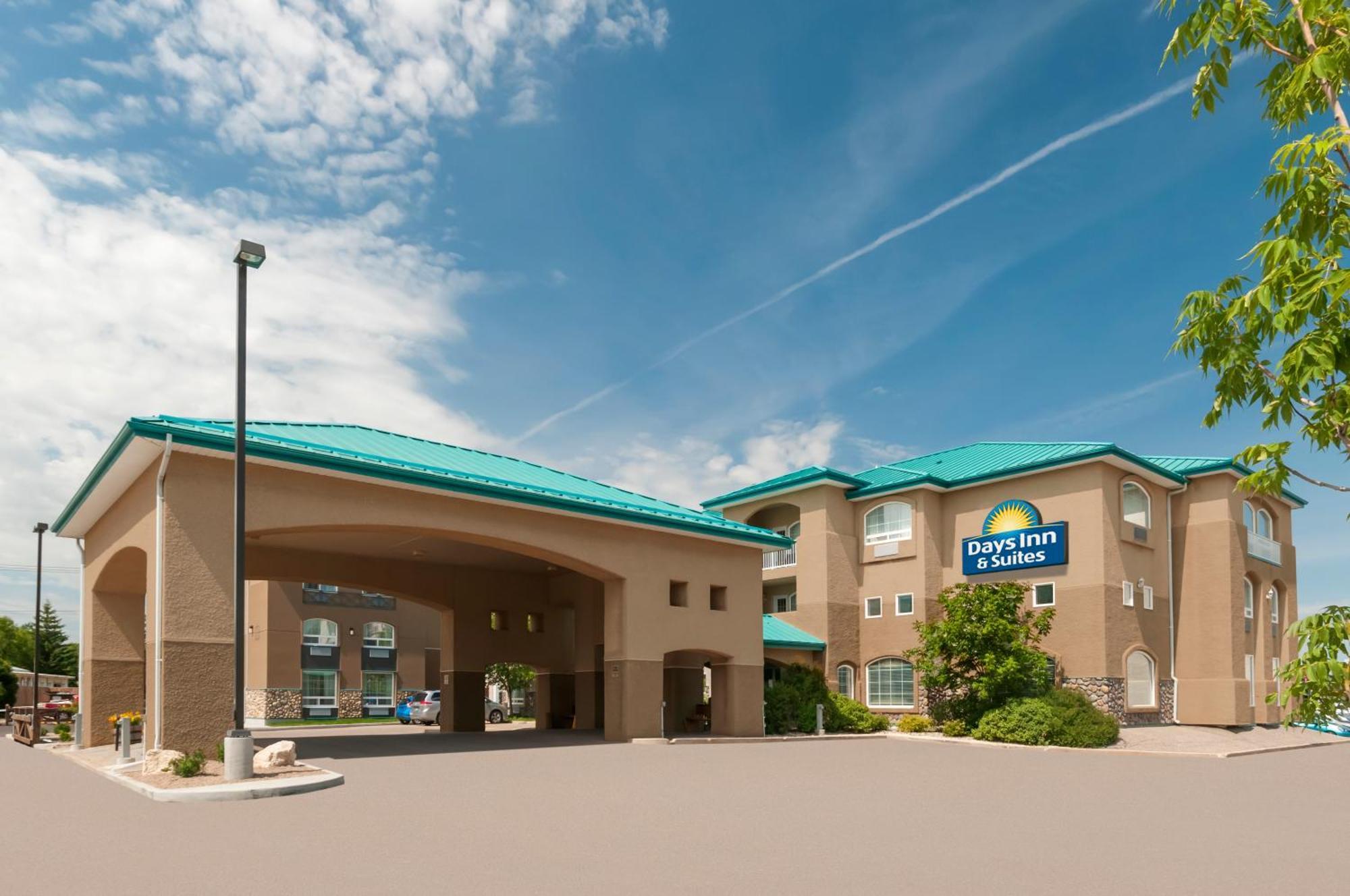 Days Inn & Suites By Wyndham Brandon Esterno foto