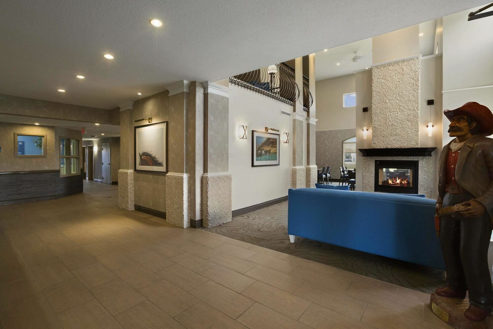 Days Inn & Suites By Wyndham Brandon Esterno foto